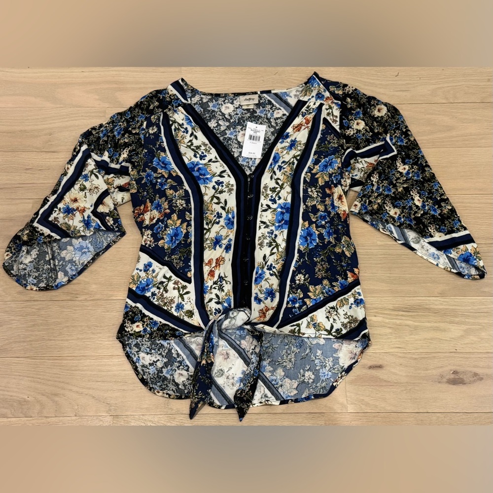 NEW Daytrip Buckle XS Rayon Drapey Floral Tie Front NWT Top Shirt STUNNING